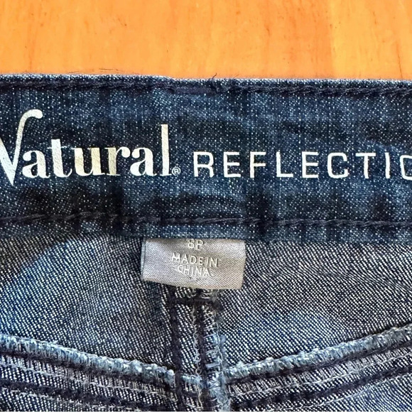 NATURAL REFLECTIONS ~ Women’s dark wash petite relaxed fit denim jeans size 8P - Picture 2 of 5